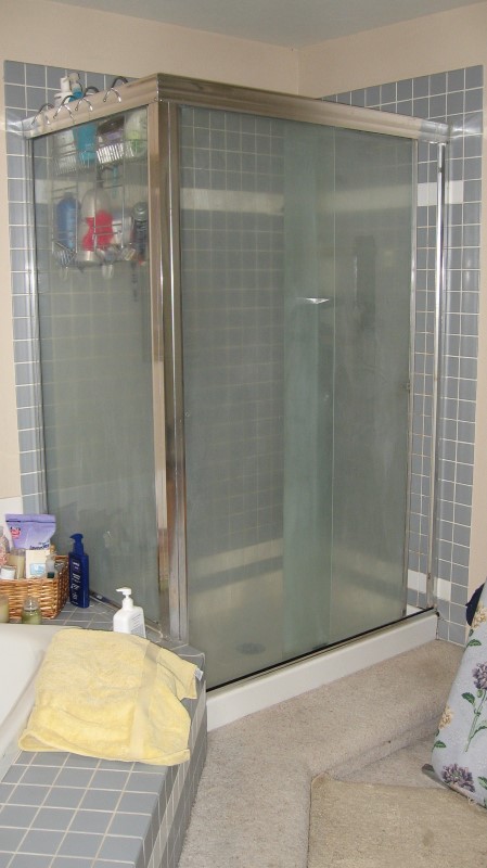 redmond-washington-tile-shower-before-remodel